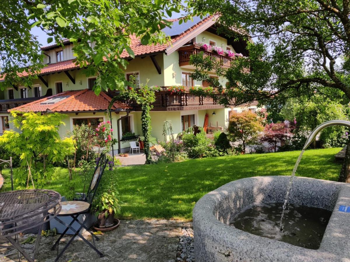 Pension Holzapfel Sankt Georgen im Attergau Exterior foto