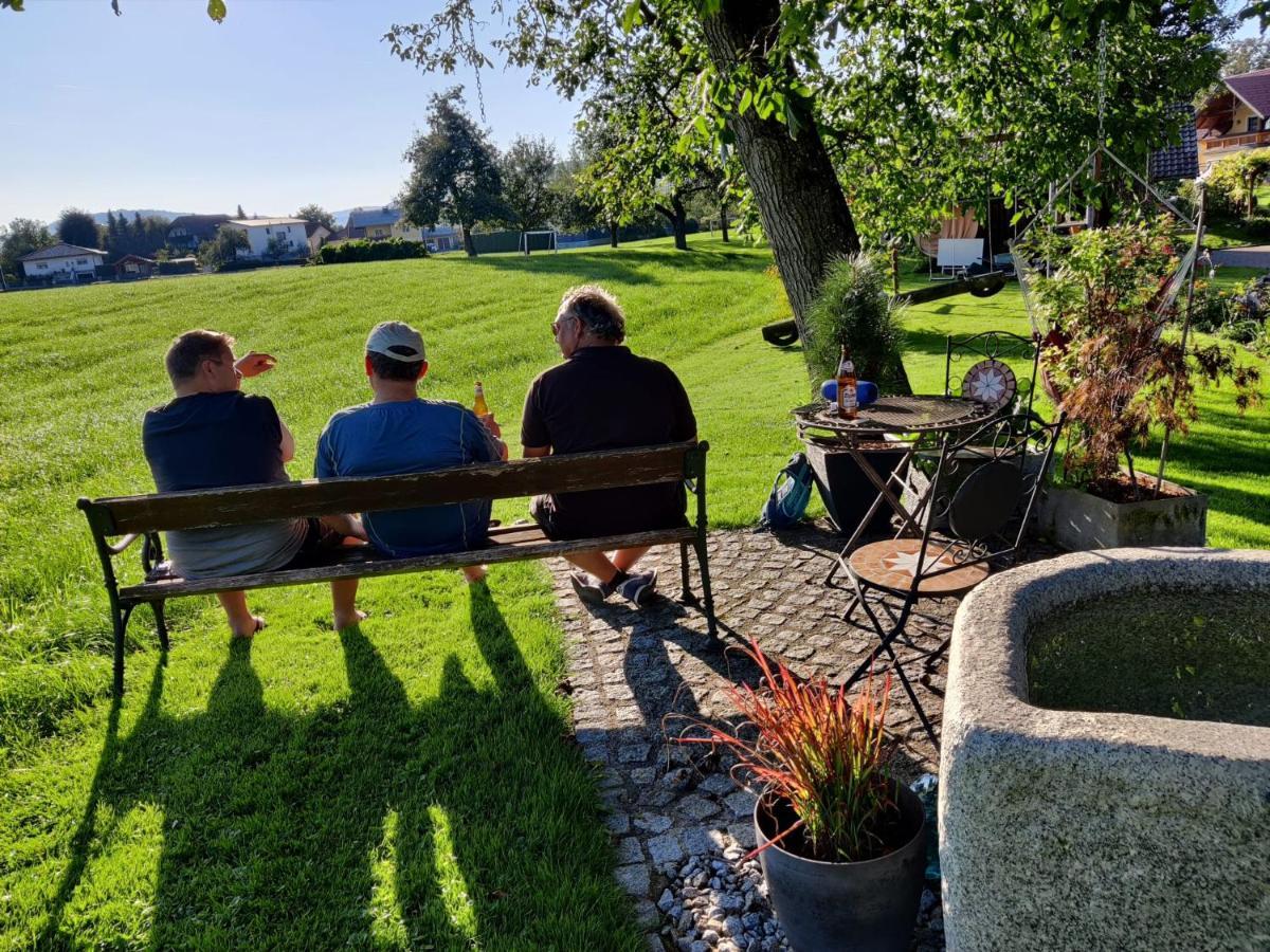 Pension Holzapfel Sankt Georgen im Attergau Exterior foto