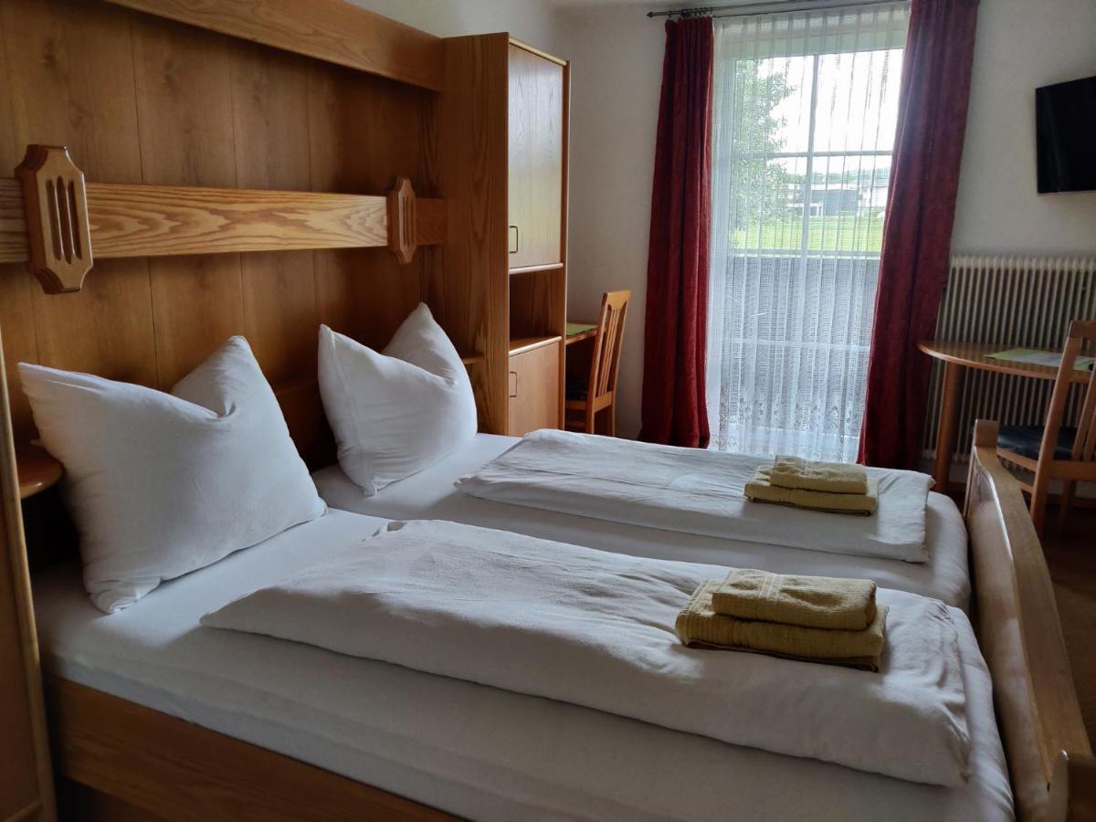 Pension Holzapfel Sankt Georgen im Attergau Exterior foto