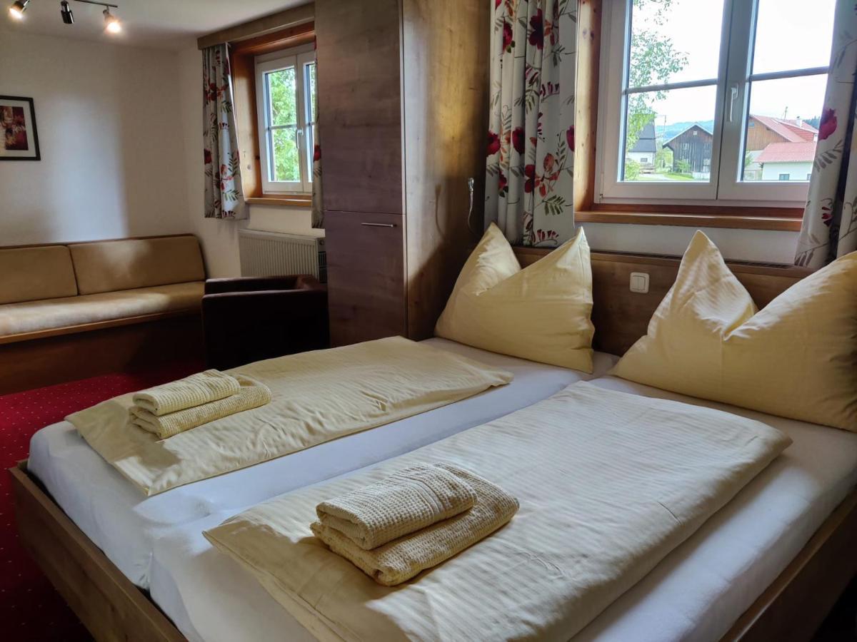 Pension Holzapfel Sankt Georgen im Attergau Exterior foto