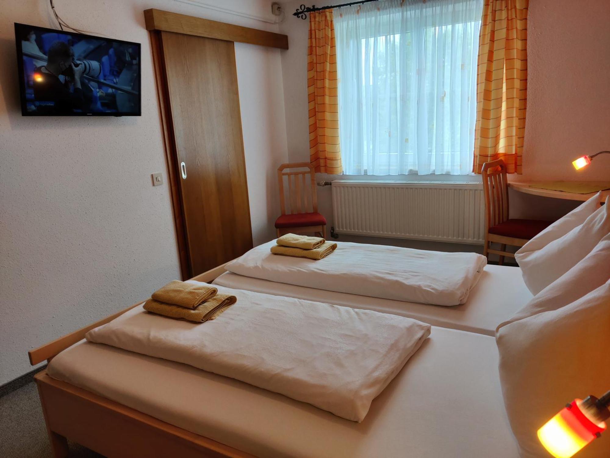 Pension Holzapfel Sankt Georgen im Attergau Exterior foto